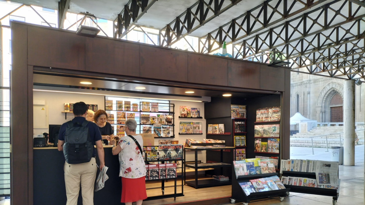 El quiosc de la plaça Sant Joan, ja obert