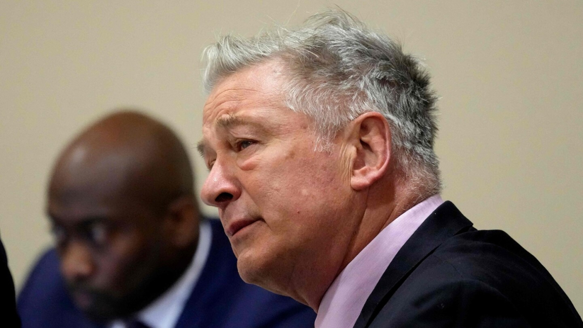 Alec Baldwin durante el juicio por la muerte en el set de Rust.