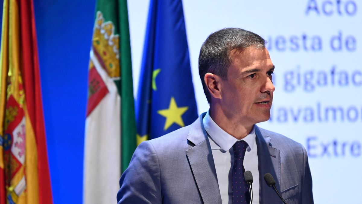 El presidente del Gobierno, Pedro Sánchez, preside el acto de colocación de la primera piedra de la factoría de Envision, a 8 de julio de 2024, en Navalmoral de la Mata, Cáceres, Extremadura (España).