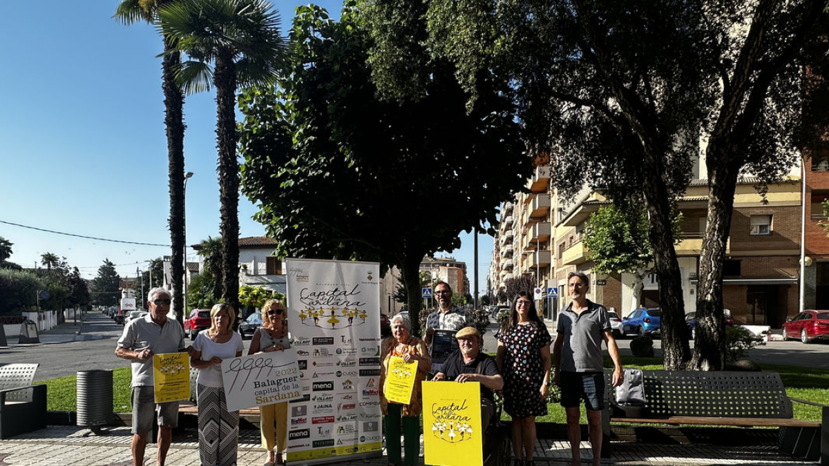 Presentació ahir a la plaça de la Sardana de Balaguer del projecte escultòric. - AJUNTAMENT DE BALAGUER