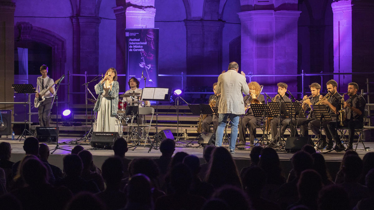 L'Orquestra Jezz Club, en la vetllada 'alternativa' del Festival de Cervera - XAVIER SANTESMASSES