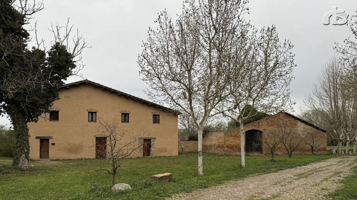 L’edifici es troba a l’entorn del monestir. - R.B.