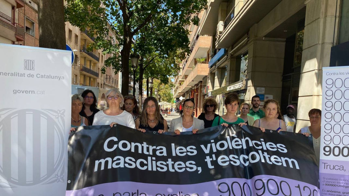 Minut de silenci per condemnar els últims assassinats masclistes - DELEGACIÓ DE GOVERN