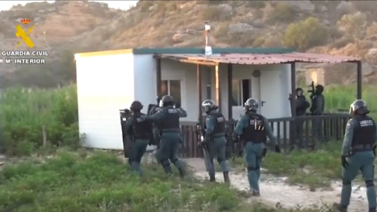 La Guardia Civil, en junio en la finca del líder de la secta en Escatrón. - GUARDIA CIVIL