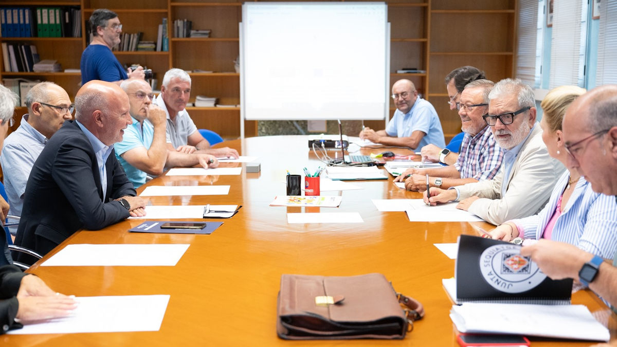 Reunió entre la junta del canal i el conseller David Mascort. - PAERIA DE LLEIDA