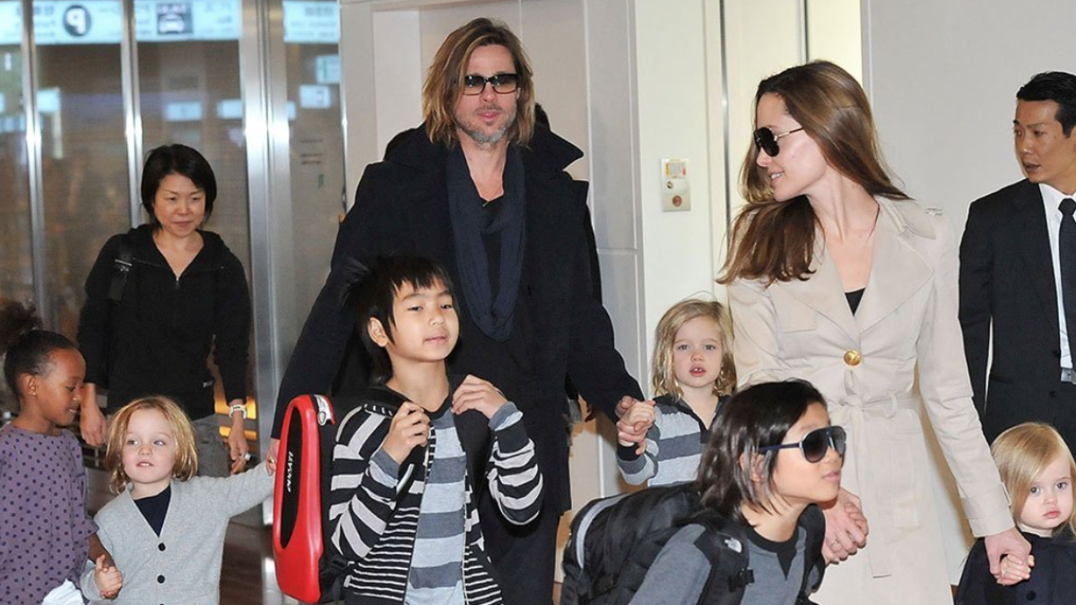 Brad Pitt, Angelina Jolie junto a sus hijos