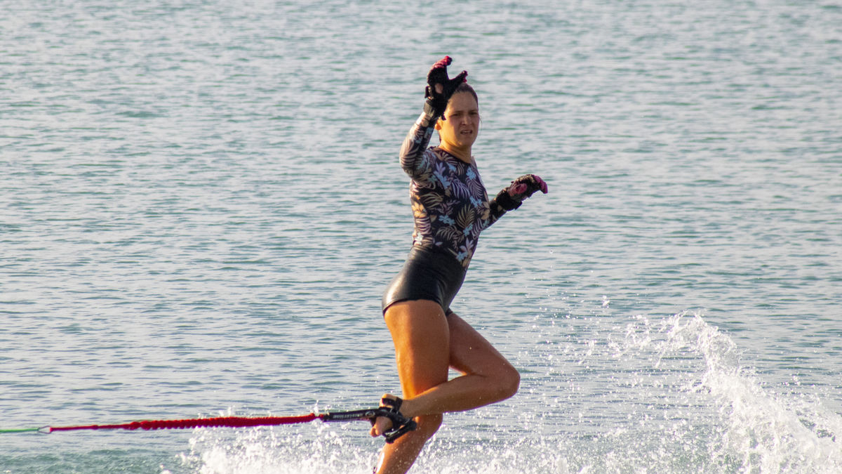 Una de las participantes en la prueba de figuras durante la competición. - GERARD HOYAS