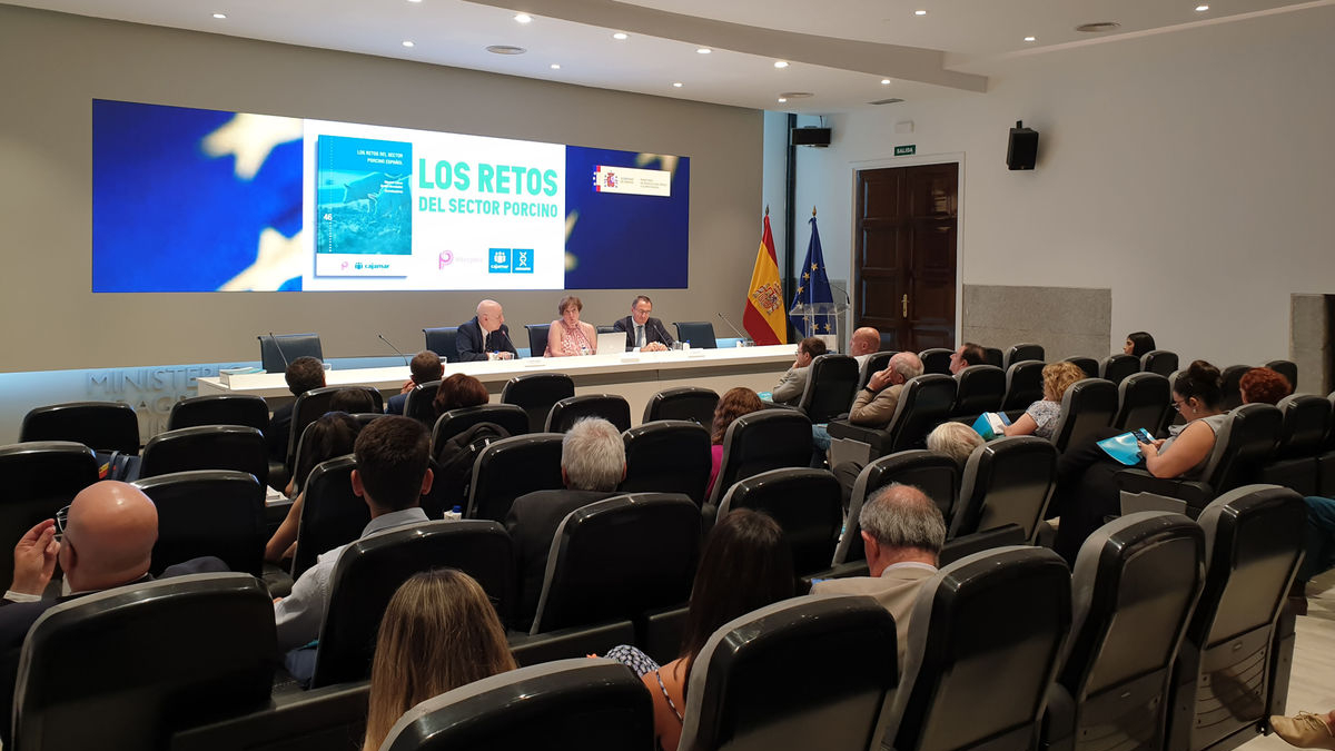 Un momento de la presentación del libro sobre el sector porcino. - CAJAMAR