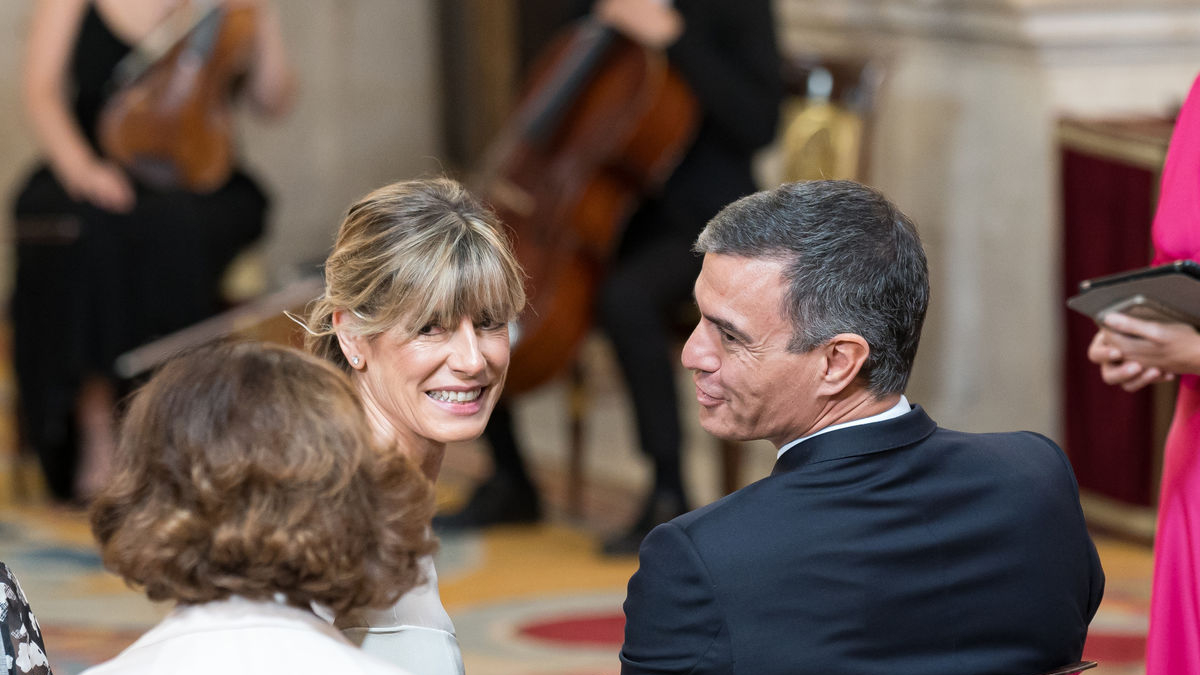Begoña Gómez, al costat del seu marit, el president Pedro Sánchez, en un acte el mes de juny passat. - EUROPA PRESS