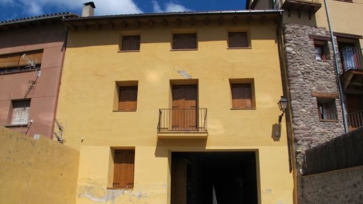 La fachada del antiguo ayuntamiento de El Pont de Suert. - AYUNTAMIENTO DE EL PONT DE SUERT