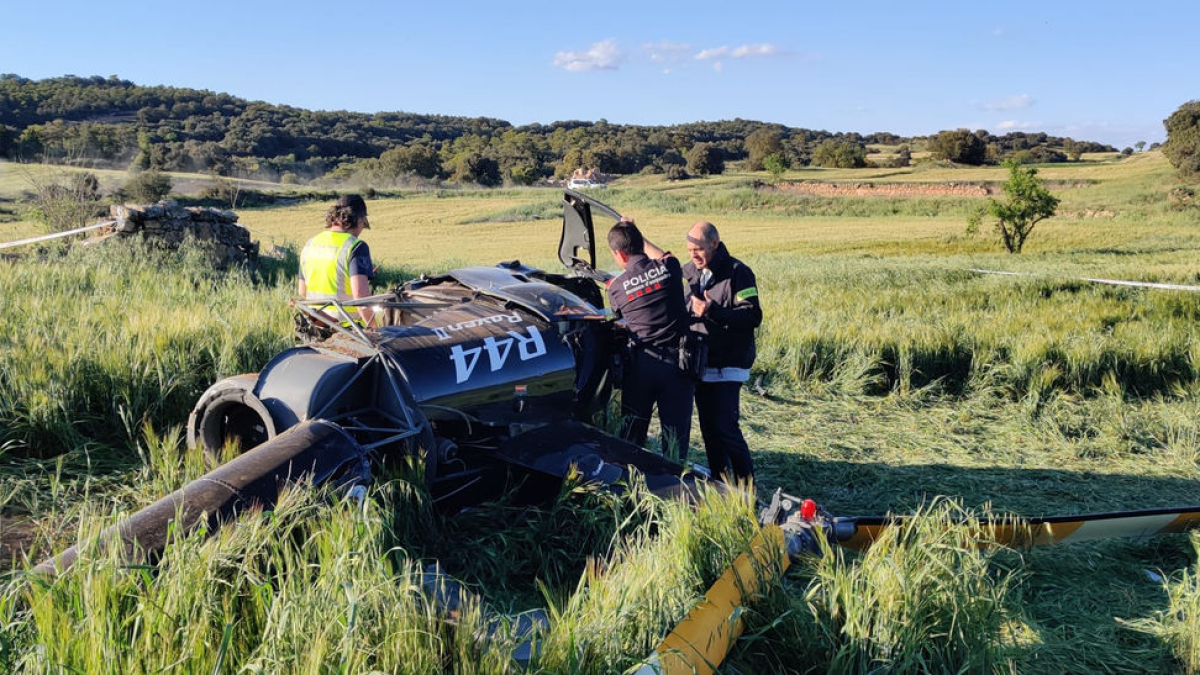 Agentes de la Unidad Técnica de Seguridad Aérea de los Mossos d’Esquadra se hicieron cargo de la investigación en Vilanova de l’Aguda.