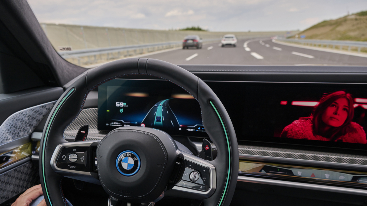 El BMW Highway Assistant de nivell 2 millora significativament la comoditat en viatges de llarga distància.