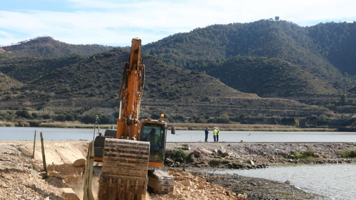 Una batimetría efectuada en 2023 reveló que el barro ha ocupado más del 10% del vaso del pantano. - ACN