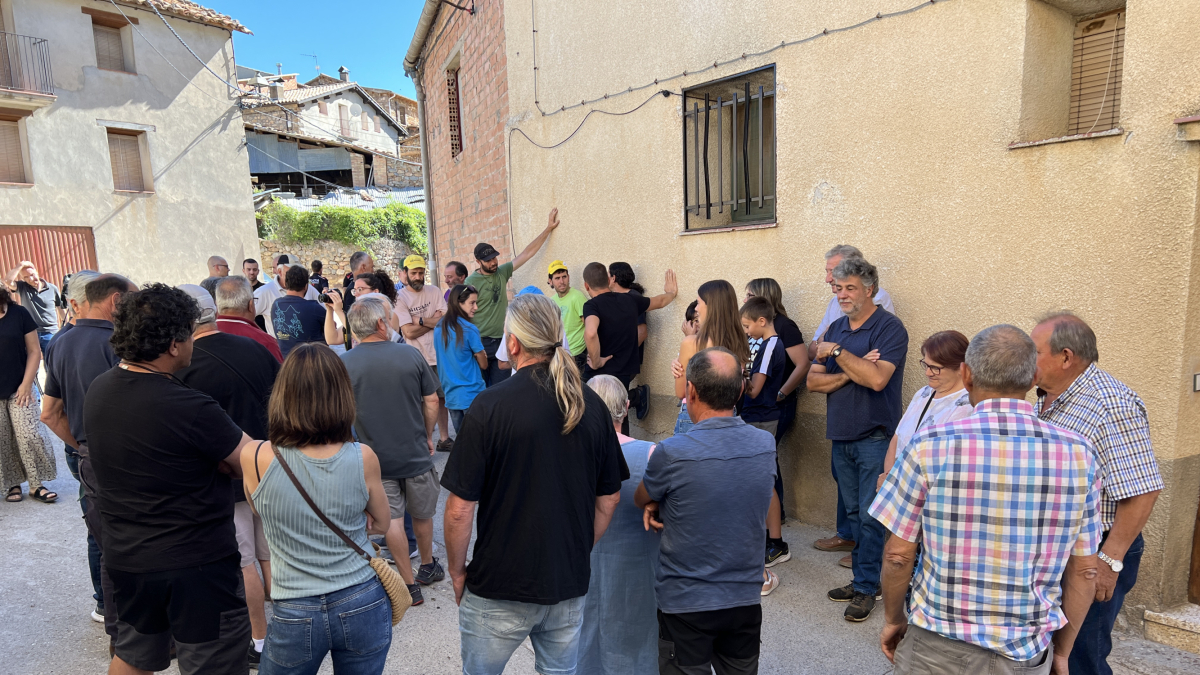 Ramaders concentrats a Hortoneda, al poble d'un dels ramaders que ha retirat el ramat de la muntanya de Boumort.