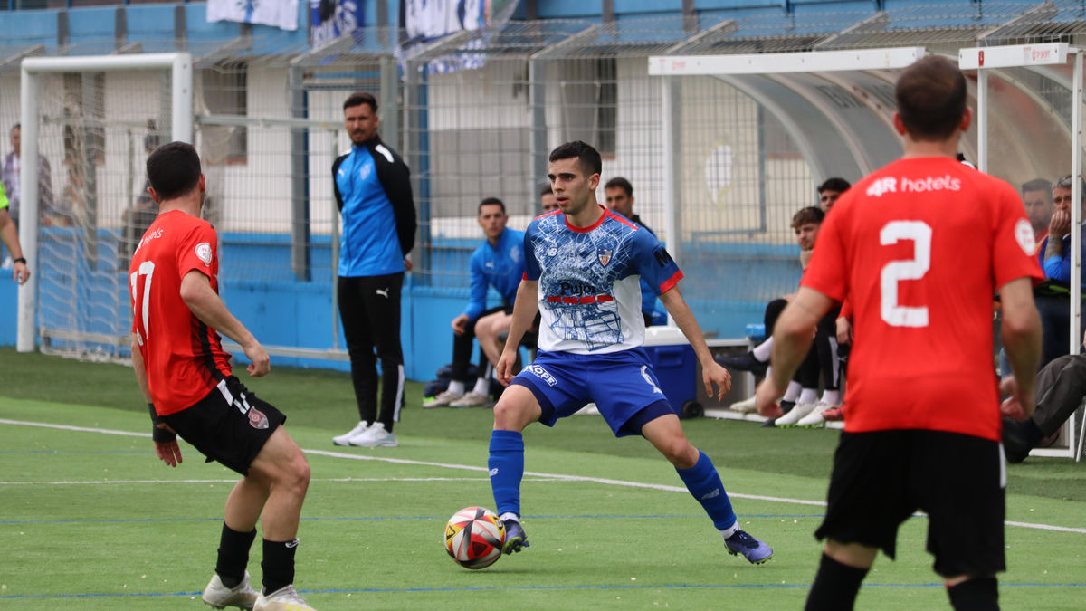 Guillem Porta, durant un partit amb el Mollerussa de la temporada passada.