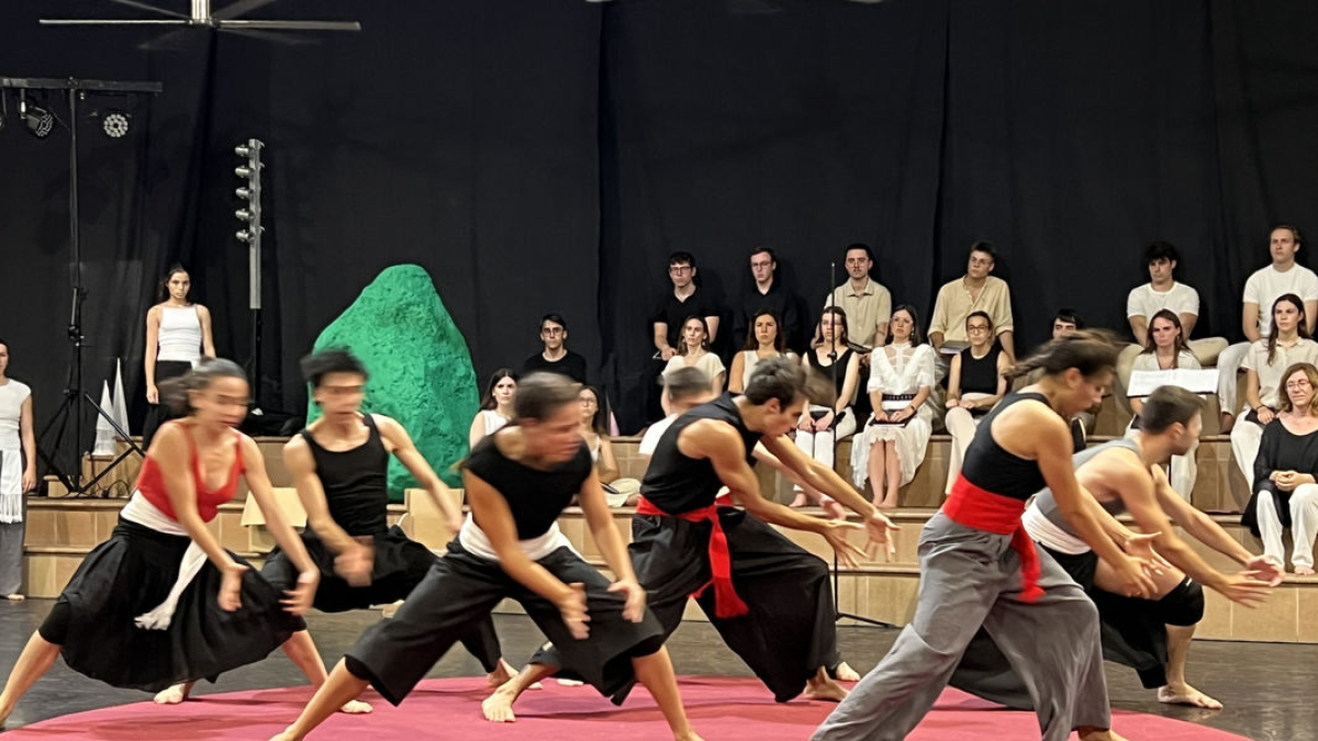 Ensayo general el jueves en Esterri d’Àneu del espectáculo ‘Biterna’, que inaugurará hoy el Dansàneu. - RUT SOLÉ/DANSÀNEU
