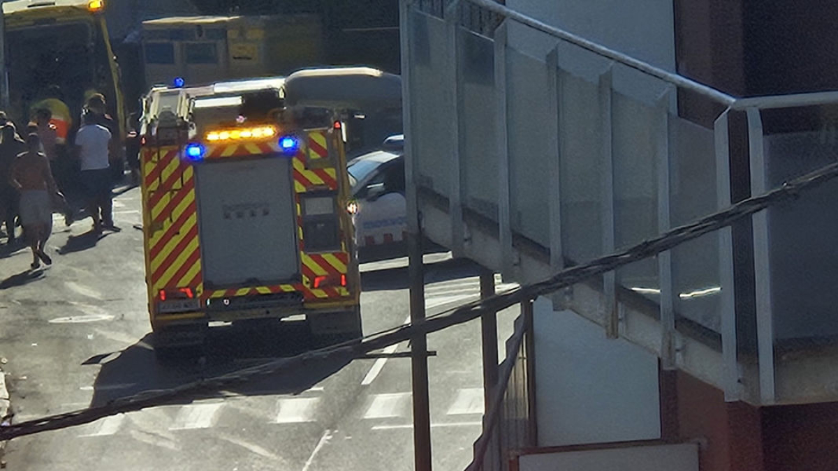 Al lugar del atropello acudieron ambulancias del SEM, Mossos, Bomberos y Policía Local.