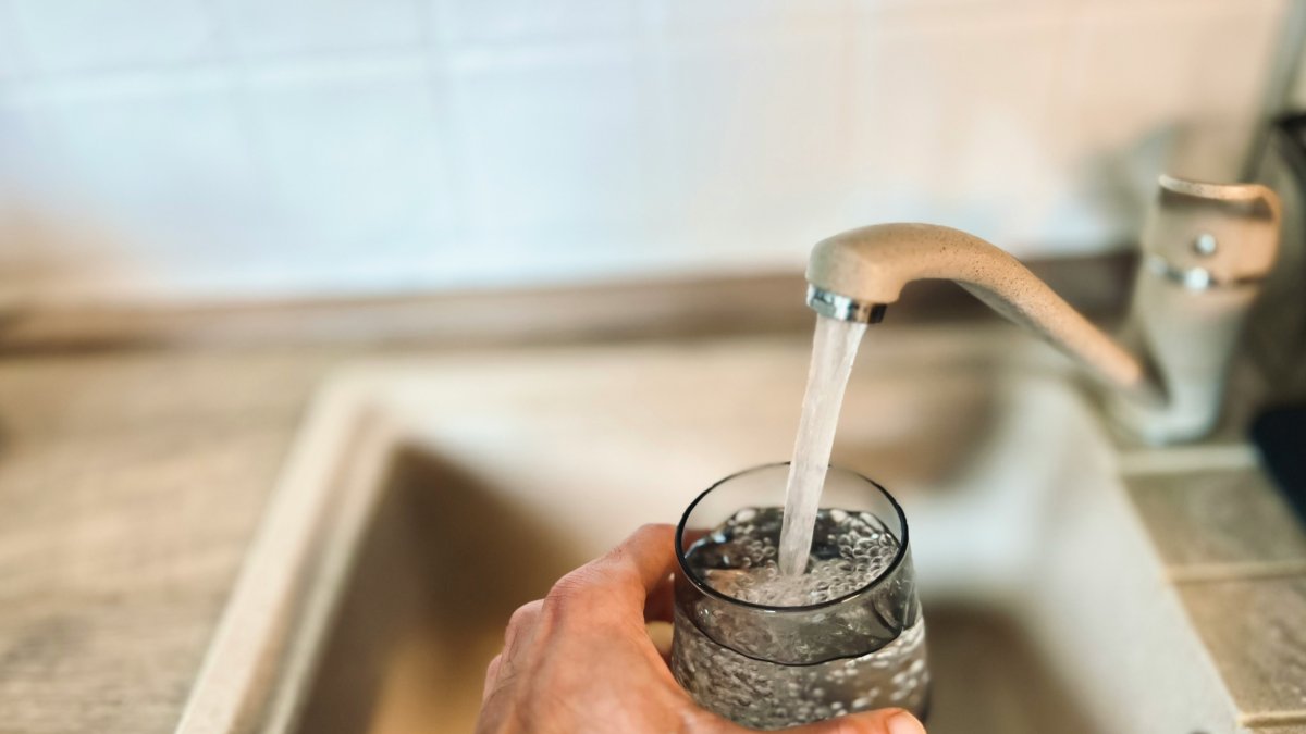 Beure aigua de l’aixeta costa uns cinc euros a l’any, segons l’OCU.