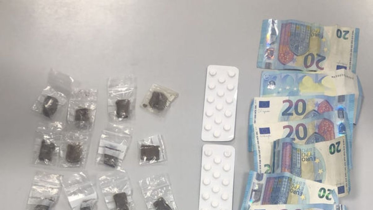 Droga i diners confiscats. - MOSSOS D’ESQUADRA