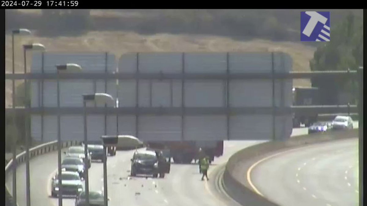 Vista de la col·lisió que va tenir lloc ahir a la tarda a l’A-2. - TRÀNSIT