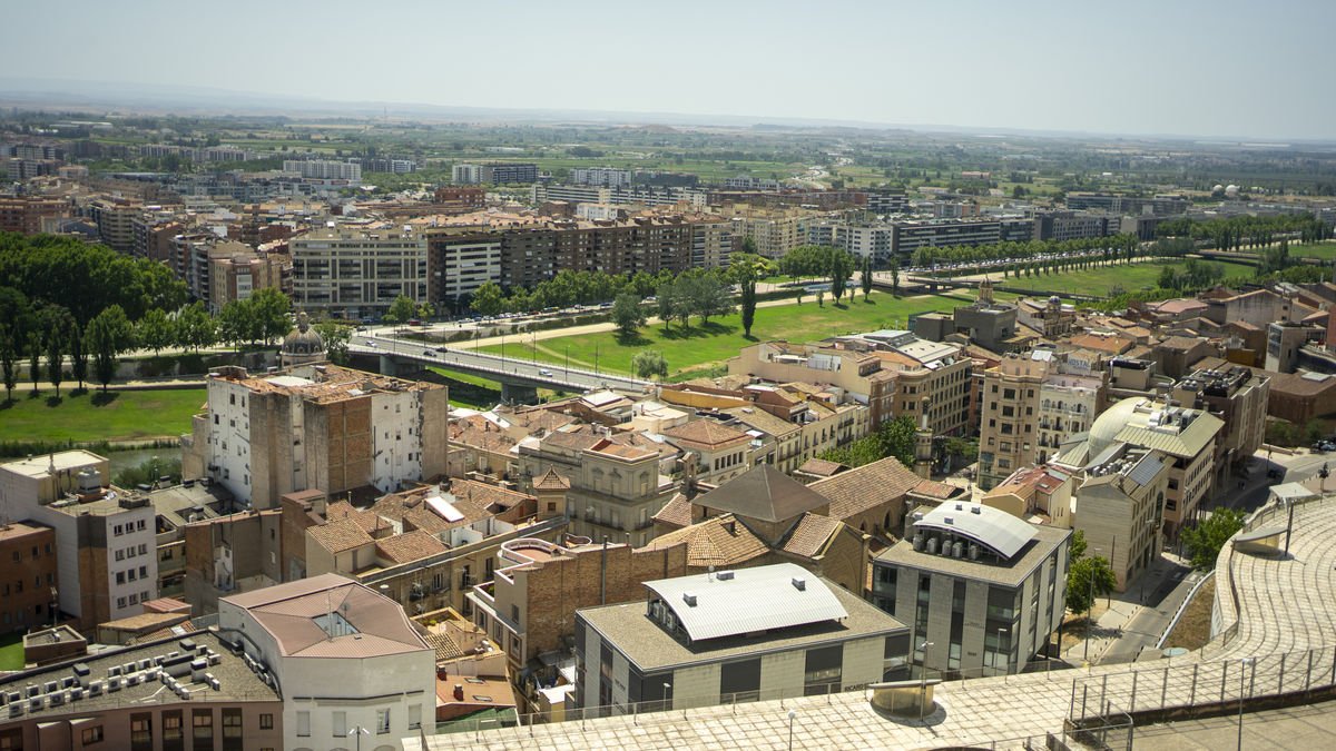 Vista panorámica de edificios de viviendas de parte de la ciudad de Lleida. - PAU PASCUAL