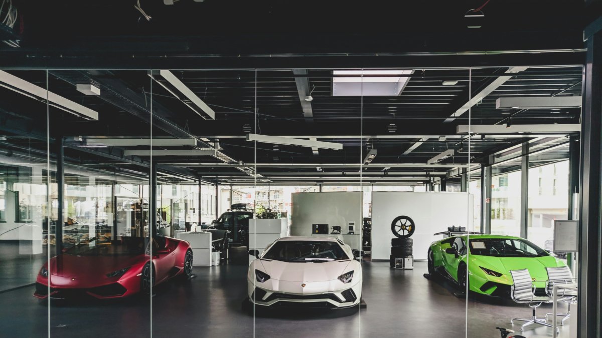 Imagen de archivo de un concesionario de coches.