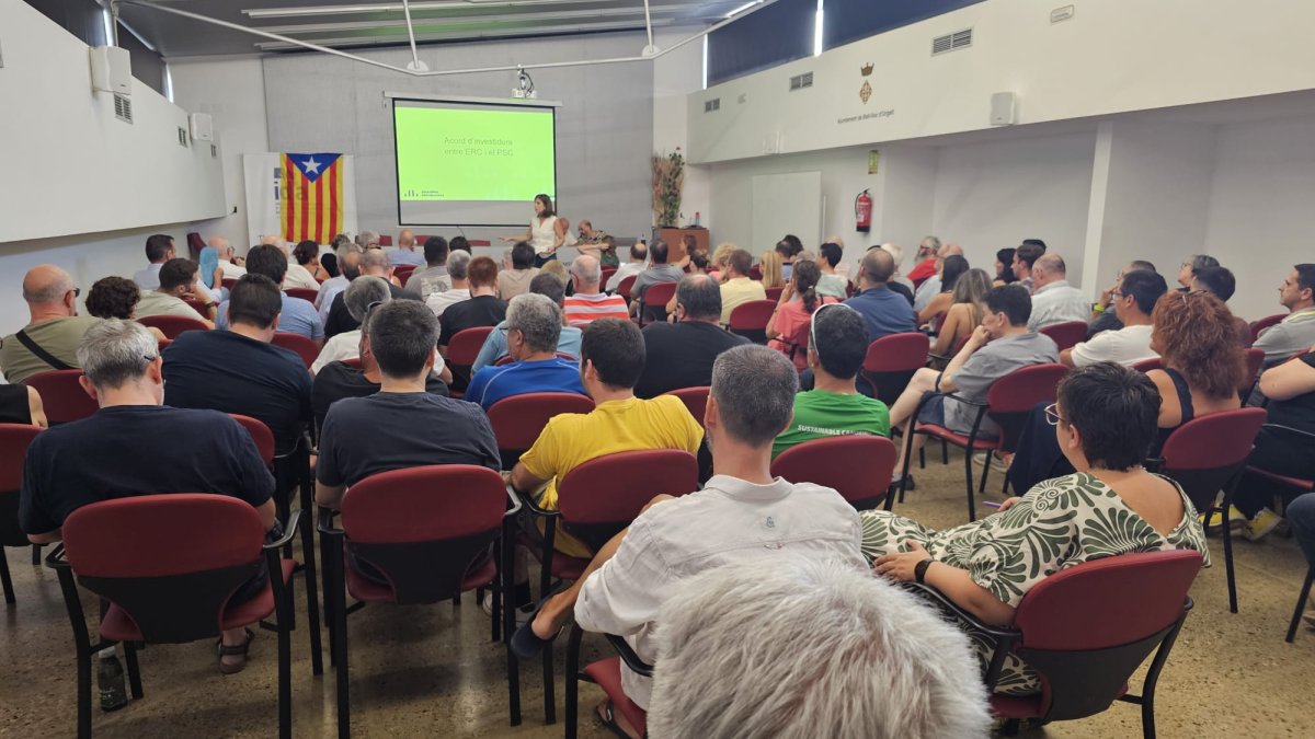 La asamblea se celebra este martes por la tarde en Bell-lloc