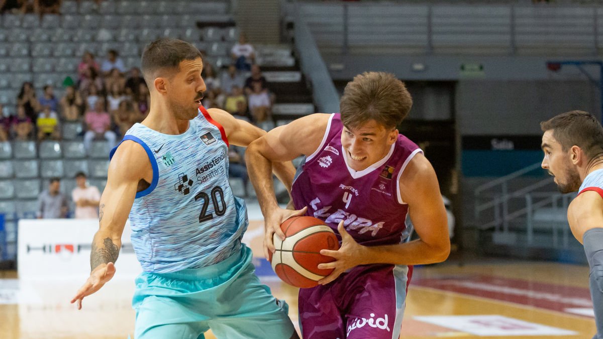 El Lleida jugó la pasada pretemporada ante un ACB como el Barça. - JAVI ENJUANES