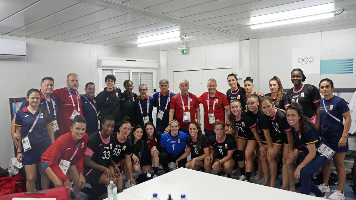 La leridana Cadens (derecha), en la visita del presidente del COE. - COE