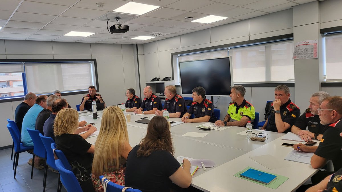 Reunión ayer en la comisaría de los Mossos d’Esquadra en Lleida. - MOSSOS D’ESQUADRA