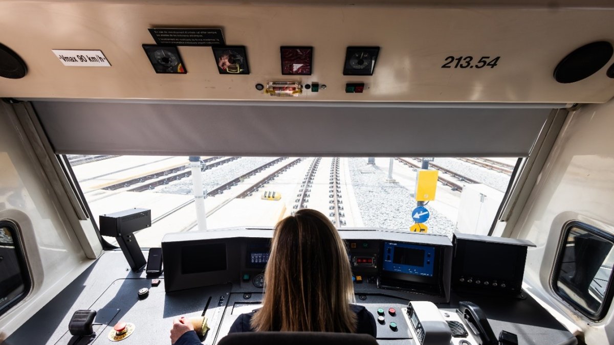 Una maquinista de FGC durante un trayecto.