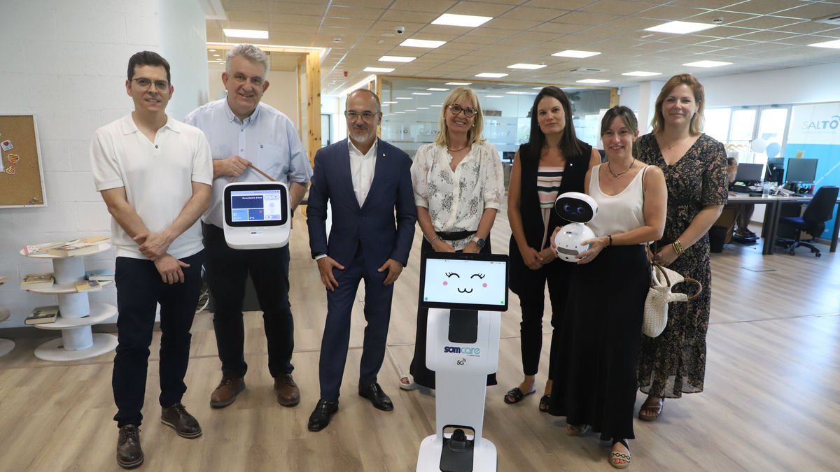 Visita ayer del conseller Carles Campuzano al Grup Saltó. - MAGDALENA ALTISENT