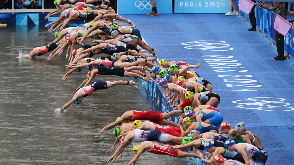 La sortida del triatló s’hauria hagut de repetir, però els jutges ho van passar per alt. - EUROPA PRESS