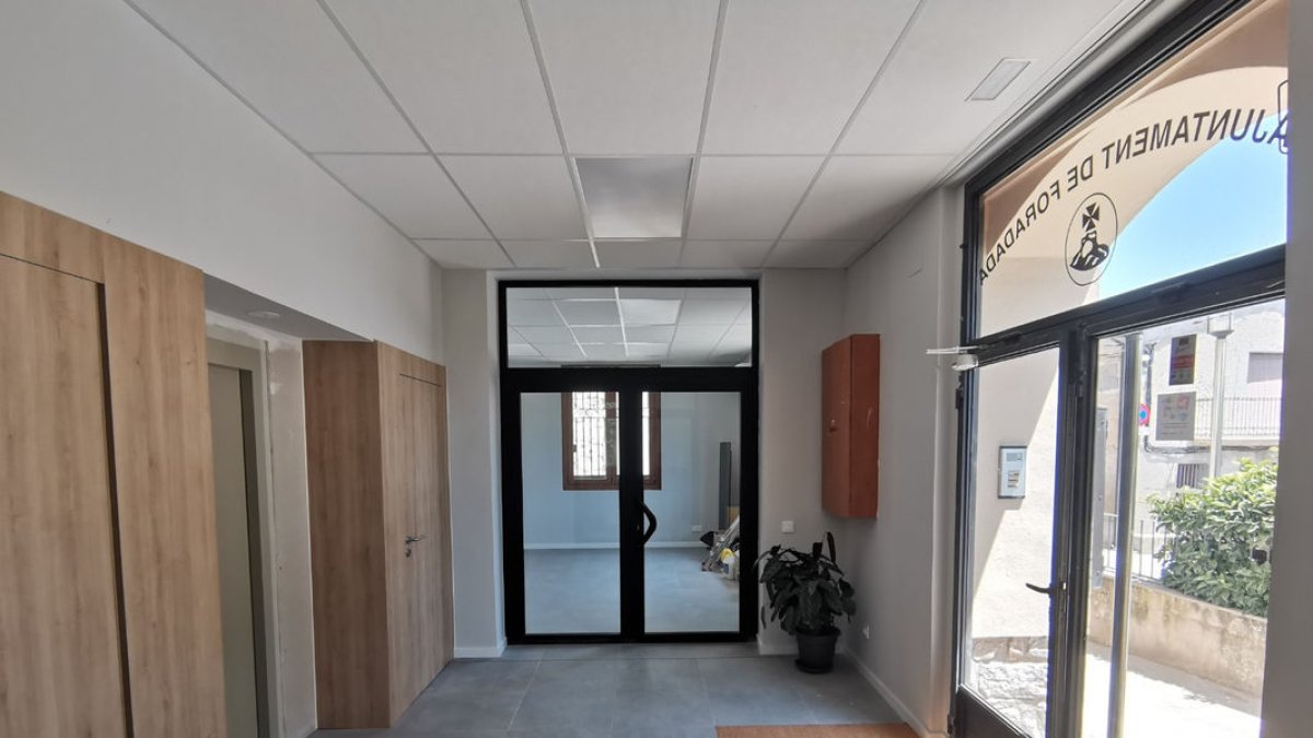 Imatge de l’accés principal a les noves dependències municipals. - AJUNTAMENT DE FORADADA