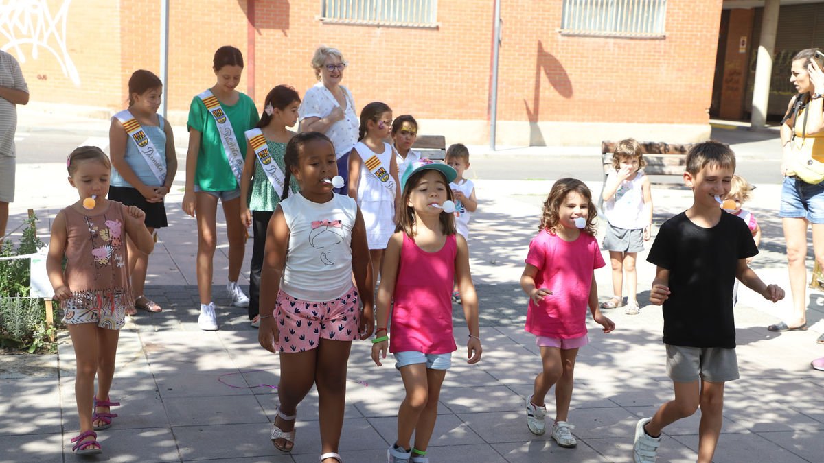 Imatge dels jocs populars, ahir al matí. - MAGDALENA ALTISENT