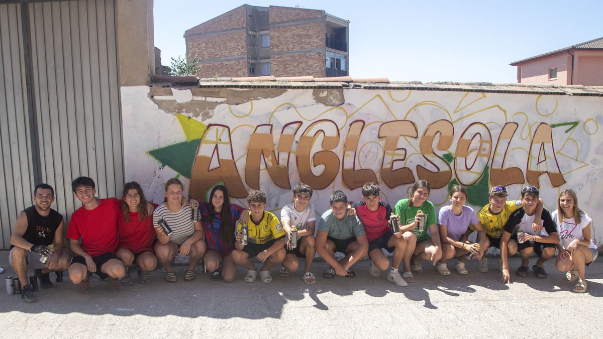 Catorze adolescents van participar durant dos setmanes en un camp de treball local a Anglesola. - LAIA PEDRÓS