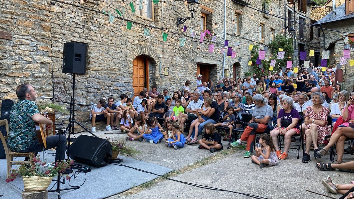 El concierto de Roger Mas reúne a más de 200 espectadores en Seurí - EDGAR ALDANA