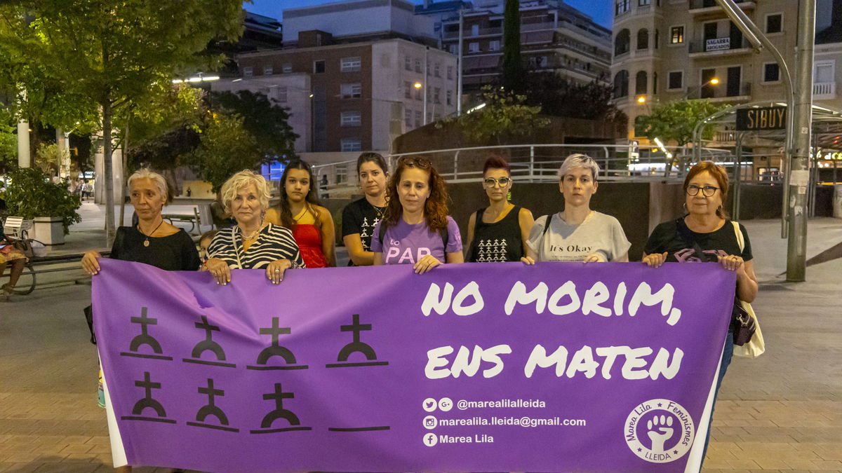 La marxa nocturna d’ahir contra els feminicidis. - JORDI ECHEVARRIA