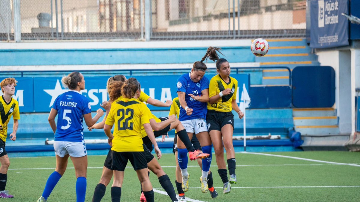 Una jugada del partido que el AEM disputó esta semana en el campo del Europa. - PAU PASCUAL