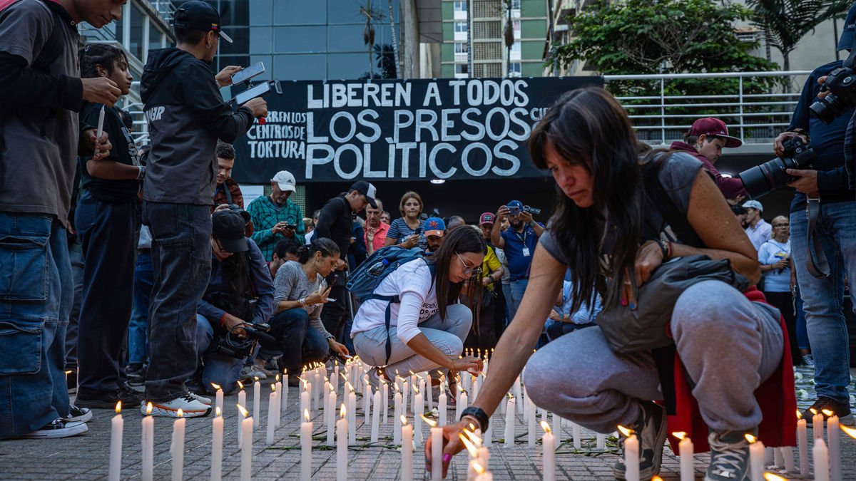 Manifestantes en un acto contra la represión el jueves en Caracas. - EFE