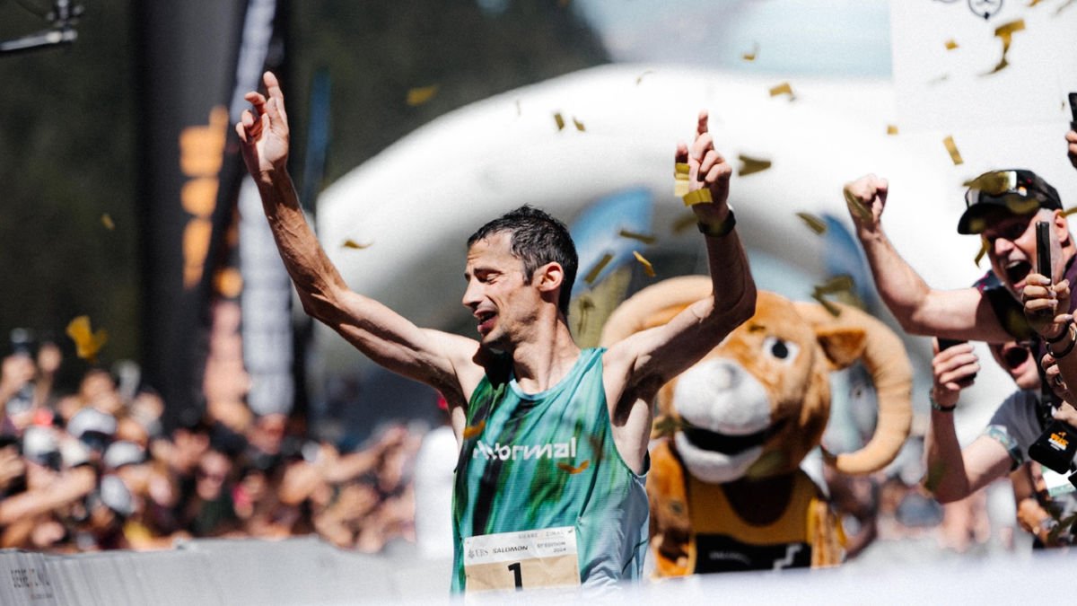 Kilian Jornet celebra la seua desena victòria a la Sierre-Zienal, prova que es disputa als Alps suïssos. - GOLDEN TRAIL WORLD SERIES
