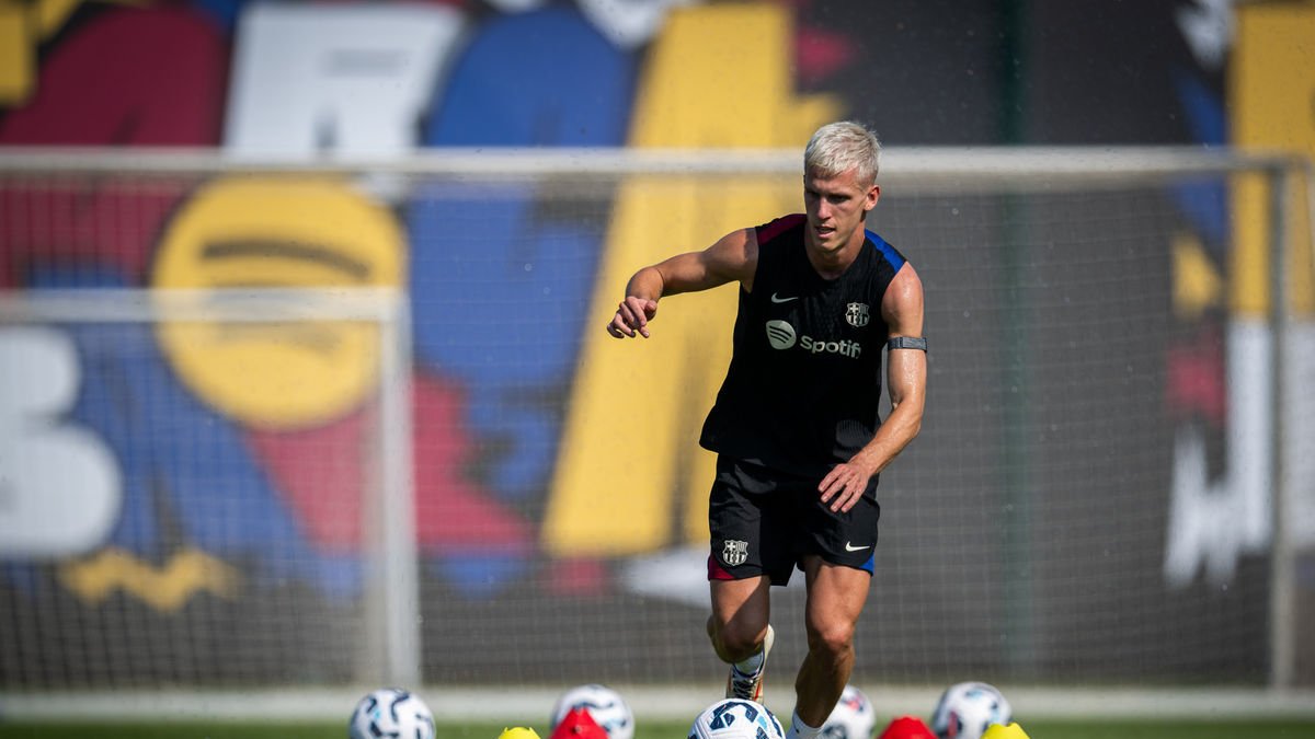 Dani Olmo durant la sessió d’entrenament del Barça. - FCB