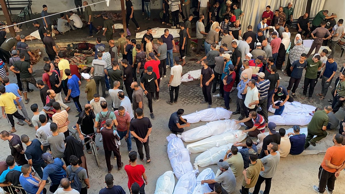 Víctimes i supervivents del bombardeig israelià contra l’escola Al-Tabin.