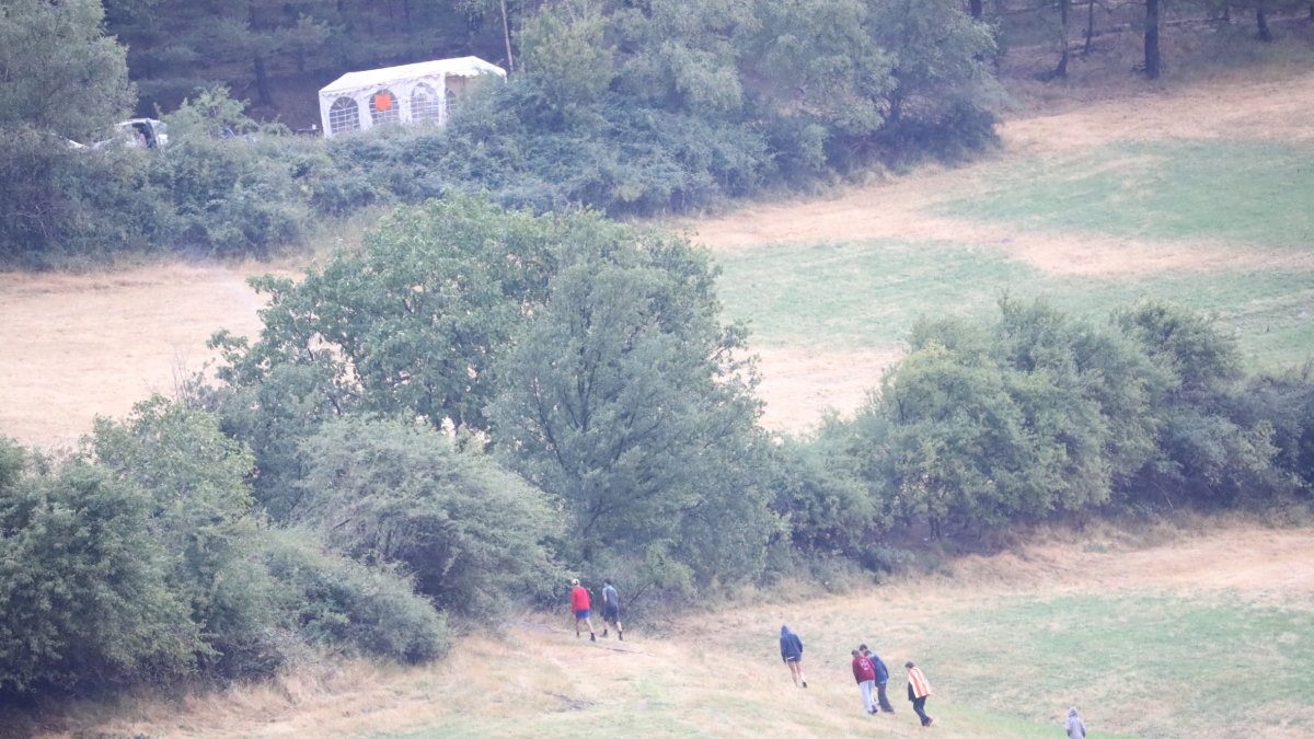 Els participants en els campaments que van ser trasllats ahir a una borda per la tempesta
