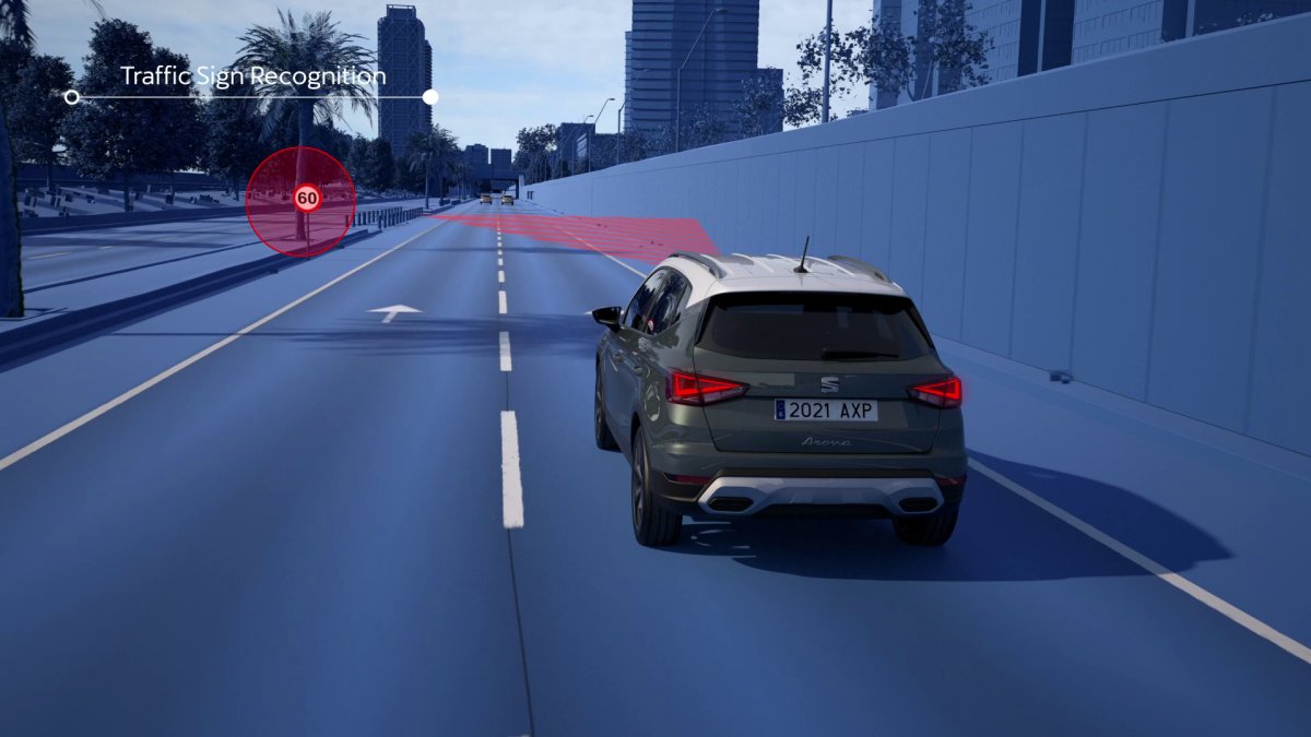 Destaquen sistemes com el reconeixement de senyals de circulació (ISA), el detector de fatiga i somnolència (DDR) o el sistema avançat de frenada d’emergència.