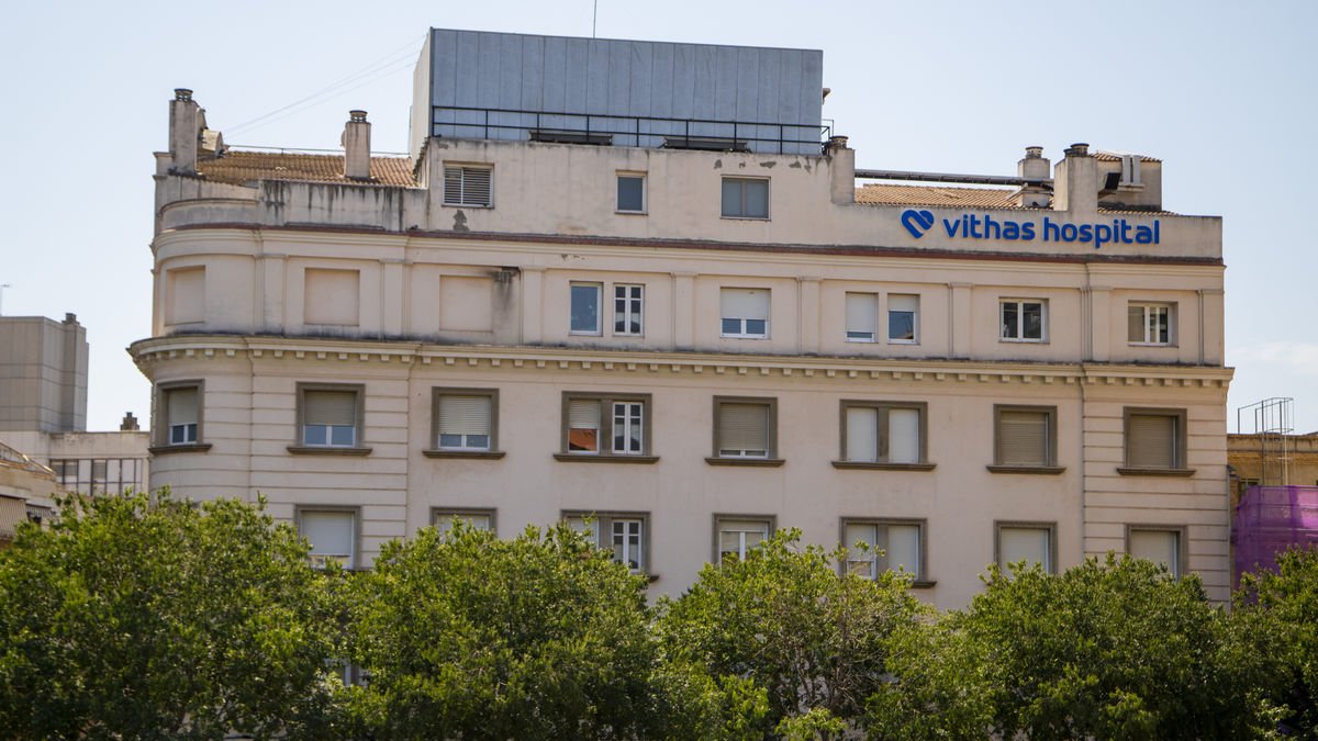 Façana de l’hospital Vithas Lleida al carrer Bisbe Torres. - GERARD HOYAS