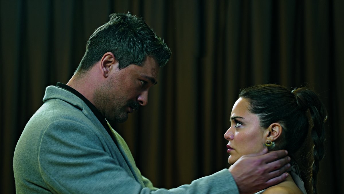 El policía quiere evitar que Sebnem sea víctima de sus propias mentiras.