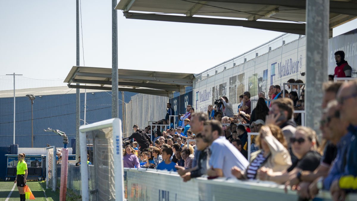 Imatge de la grada del Recasens durant un partit de Lliga. - PAU PASCUAL