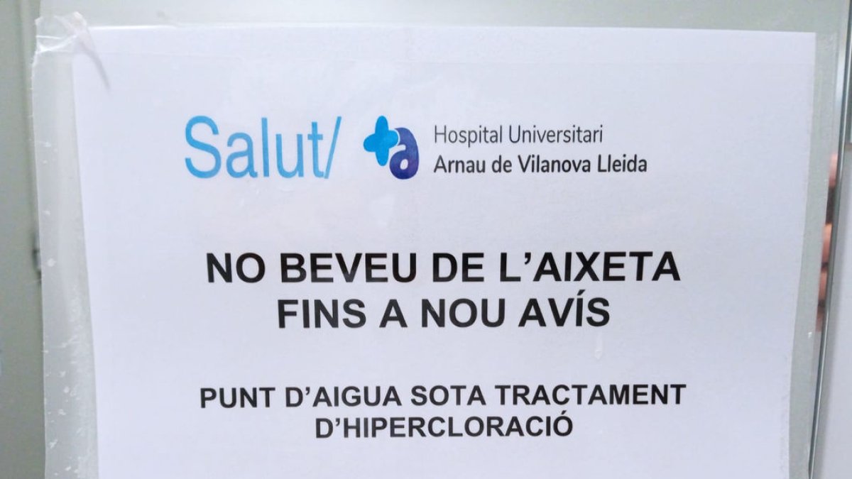 Cartell que prohibeix beure aigua en una aixeta de l’Arnau. - CGT LLEIDA