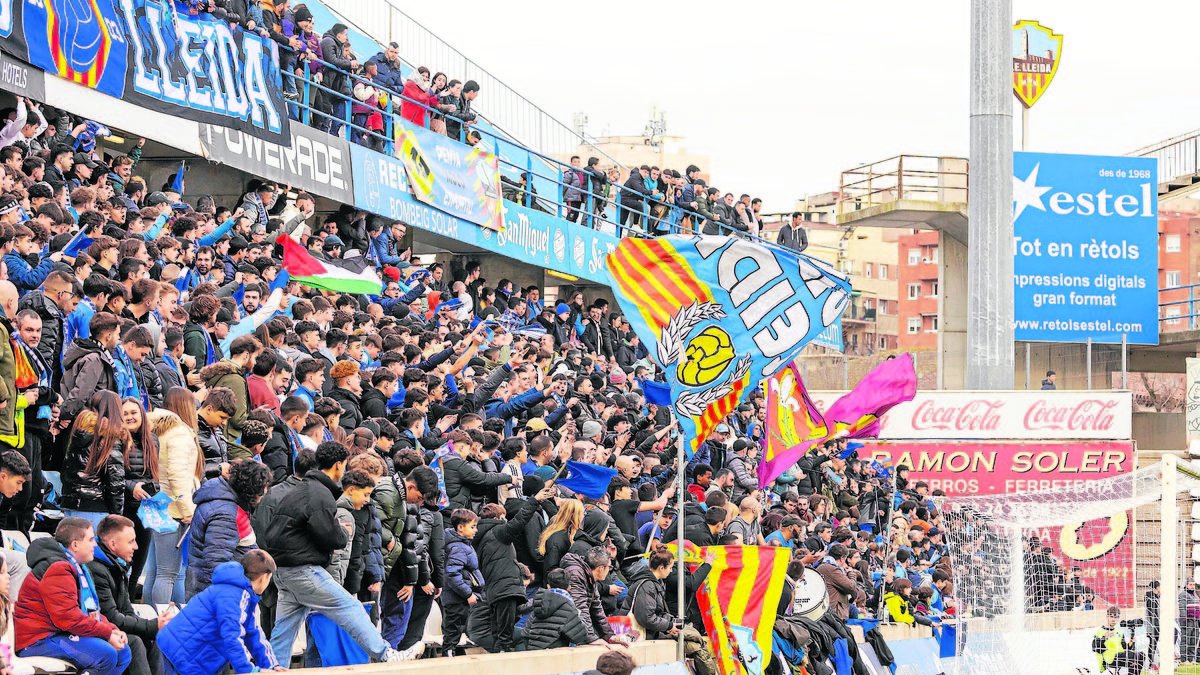 Imatge del Gol Nord del Camp d’Esports durant un partit de la passada temporada. - JORDI ECHEVARRIA